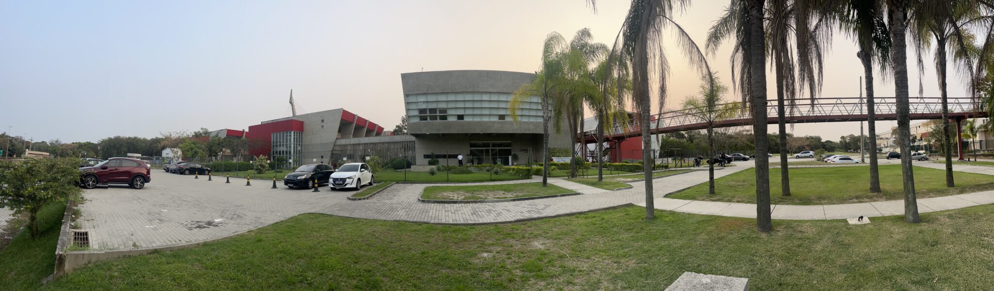 O SAGE localiza-se no complexo CT-2 da COPPE/UFRJ, em um prédio construído em 2010. Conta com 1.700m2 de laboratórios e salas de permanência, podendo abrigar cerca de 50 pesquisadores. O Núcleo possui auditório para 50 pessoas e acomoda disciplinas de graduação e pós-graduação, bem como cursos de capacitação para públicos externos.